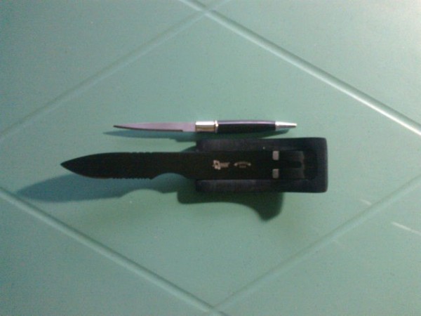 Belt Knife's underside with the Pen Knife